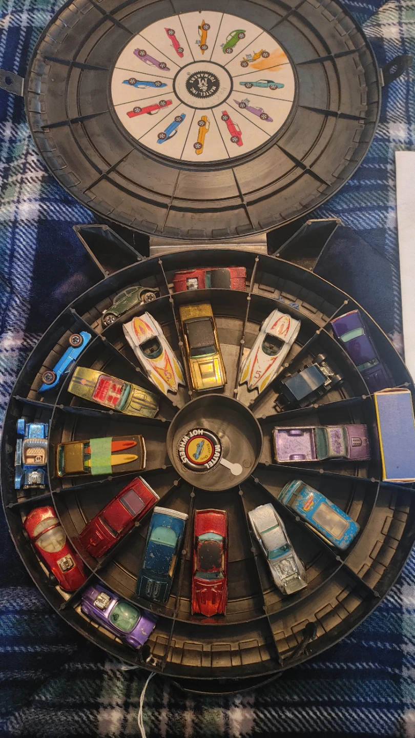 Vintage Hot Wheels Car Case with Cars