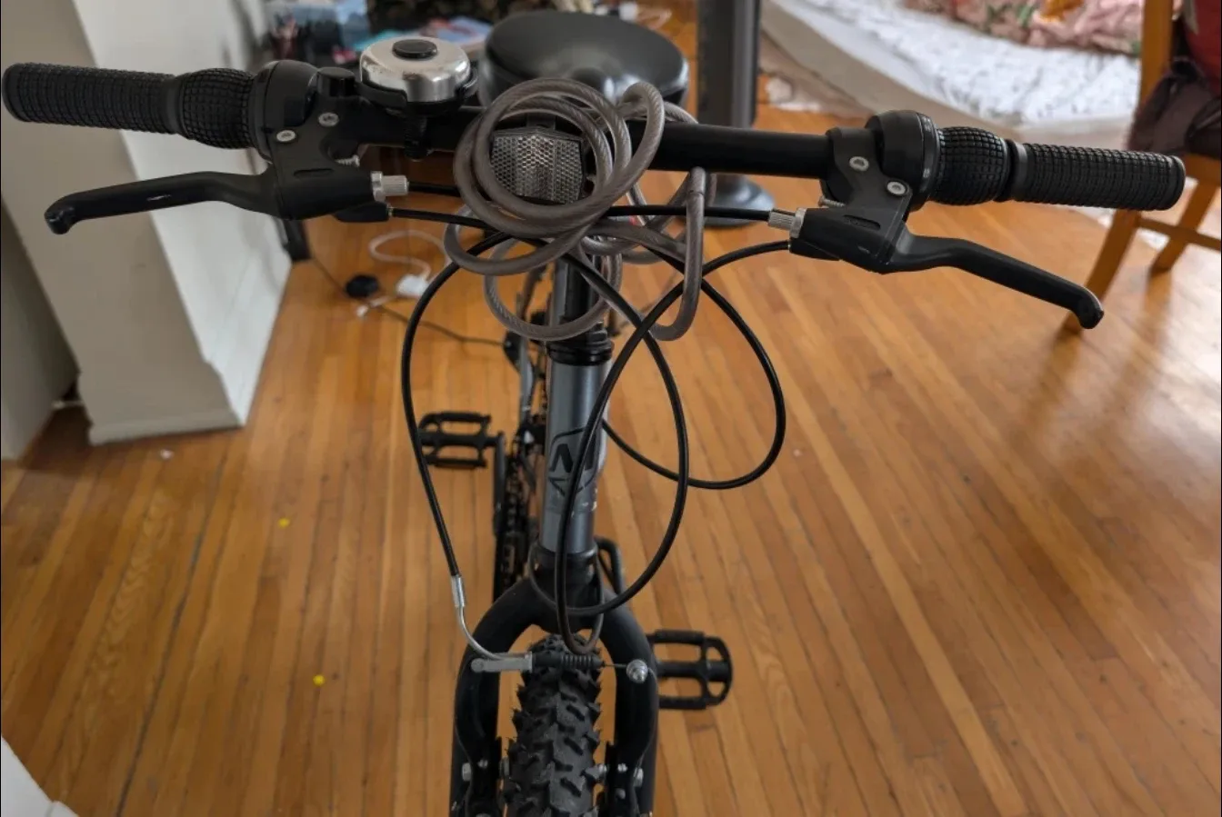 Magna Mountain Bike - Silver image indicator(3)
