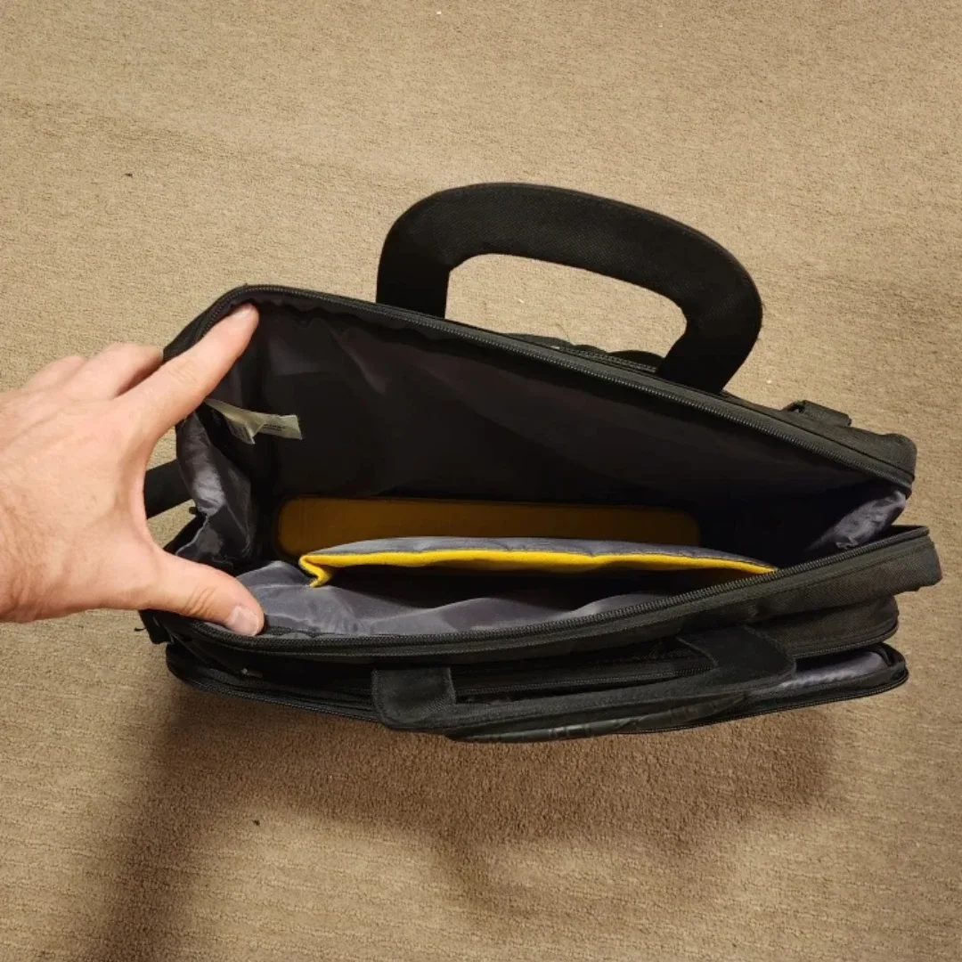 Targus Revolution Laptop Bag image indicator(2)