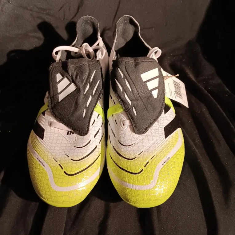 adidas predator soccer shoes image indicator(2)