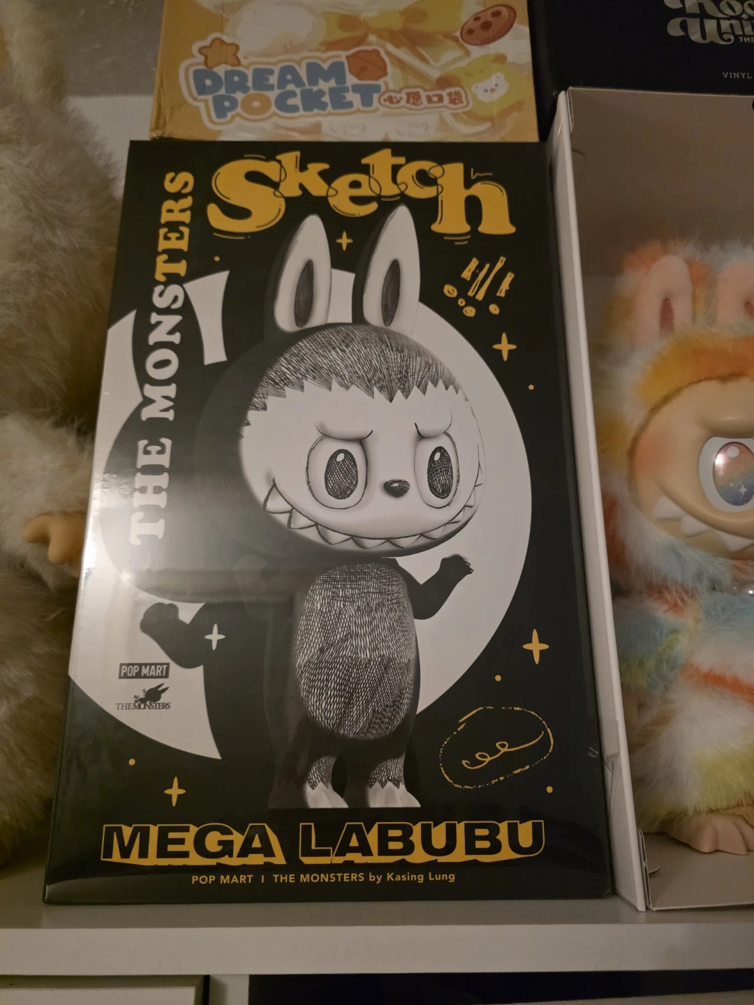 MEGA LABUBU 400% Sketch by Pop Mart