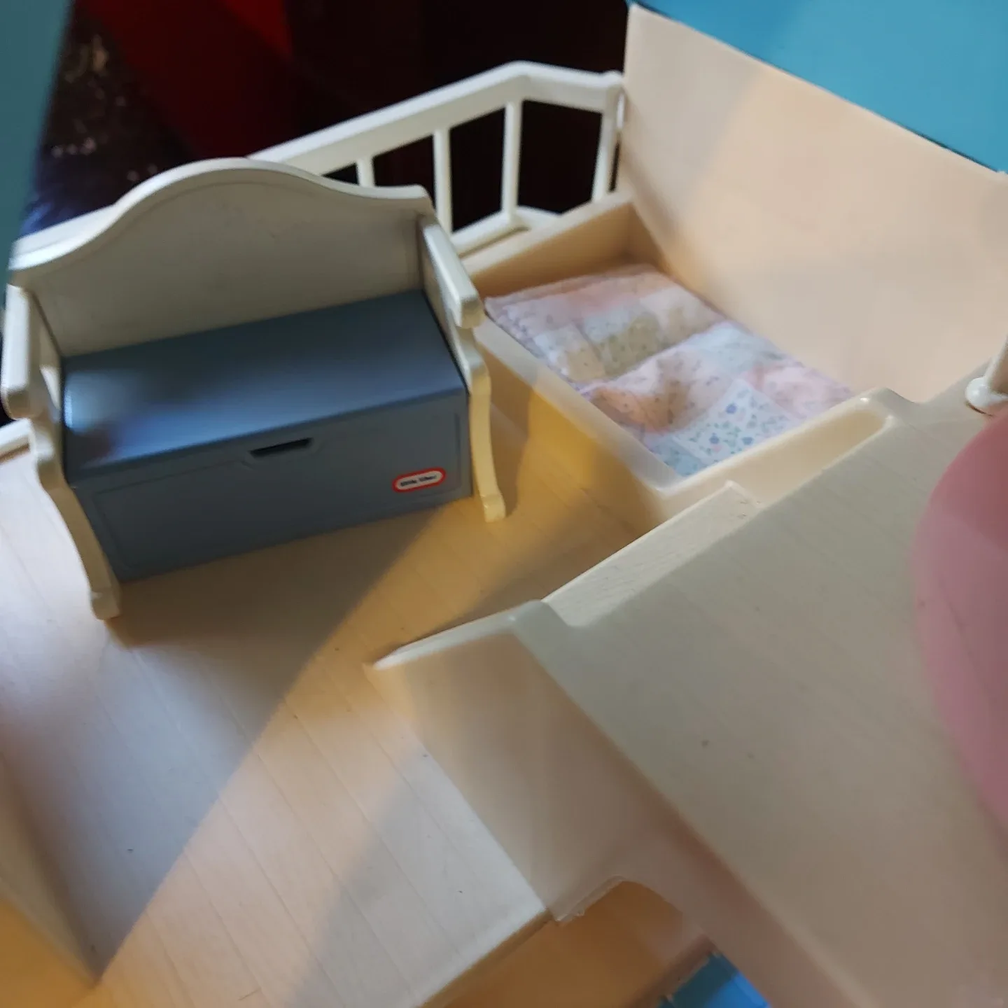 Little Tikes Dollhouse with Accessories image indicator(2)