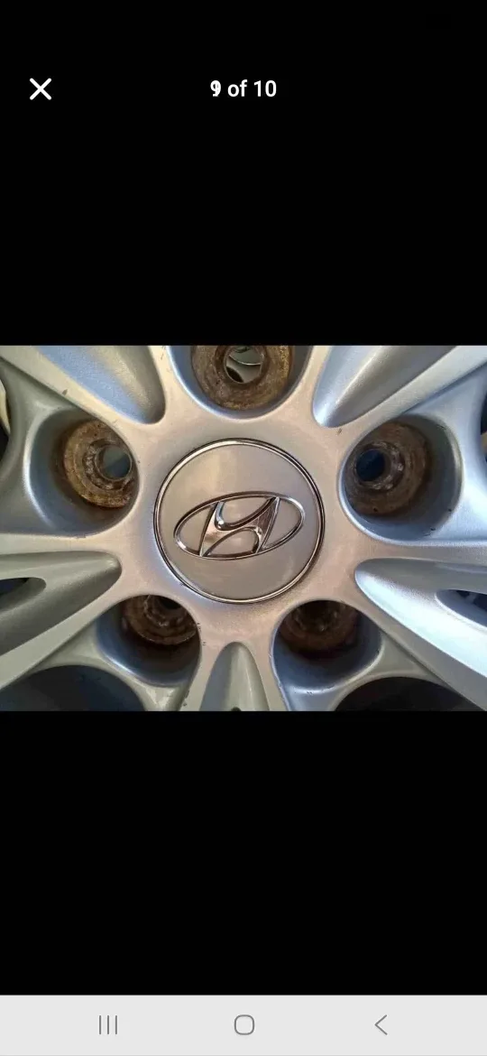 Hyundai Wheels with Goodyear Winter Tires image indicator(2)
