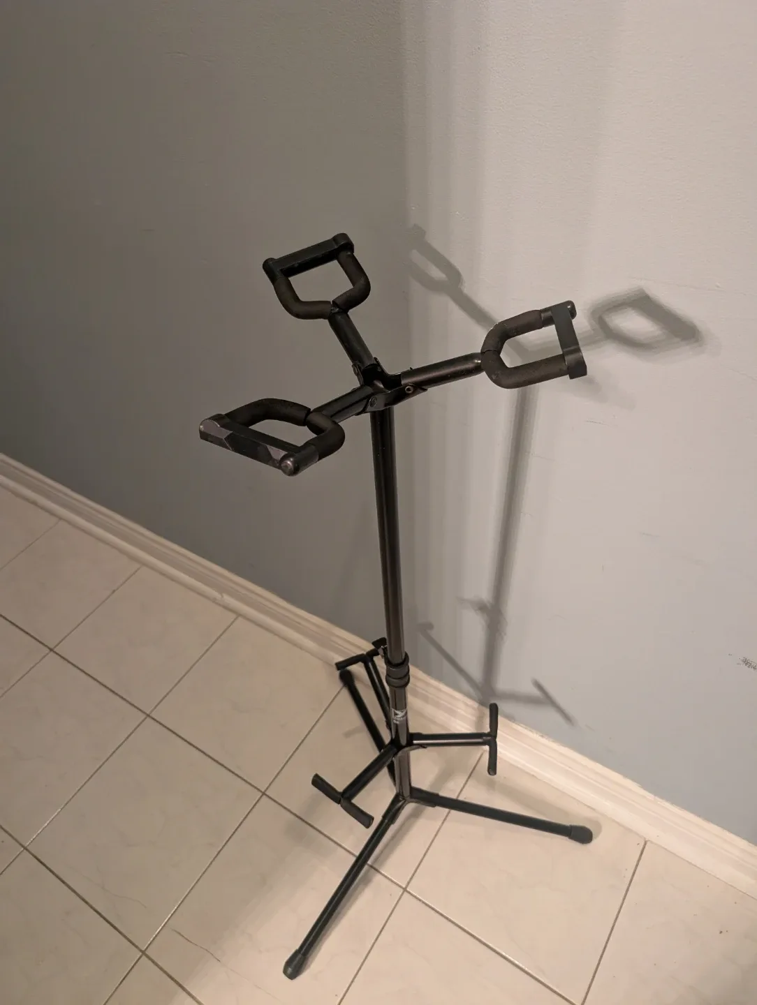 Yorkville Triple Guitar Stand