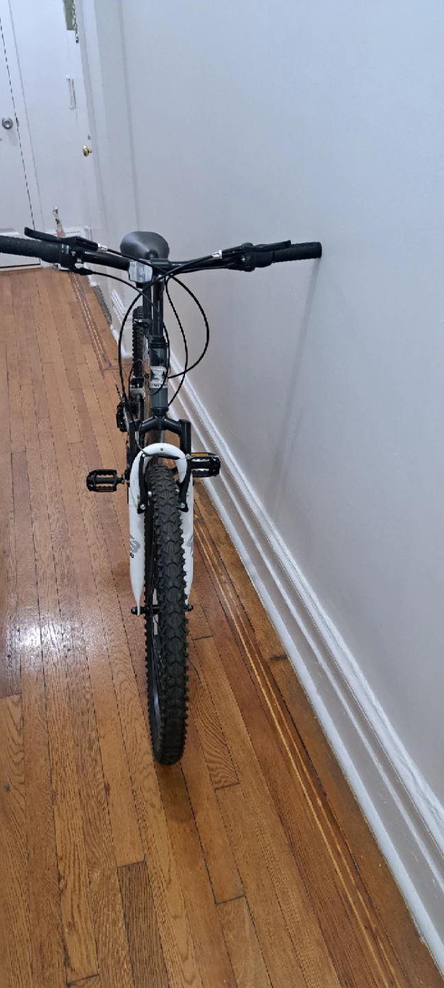 Diamondback Mountain Bike - photo 2