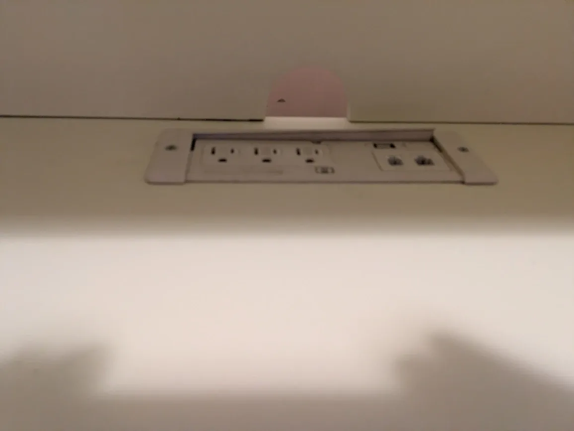 White Desk with Drawers image indicator(4)