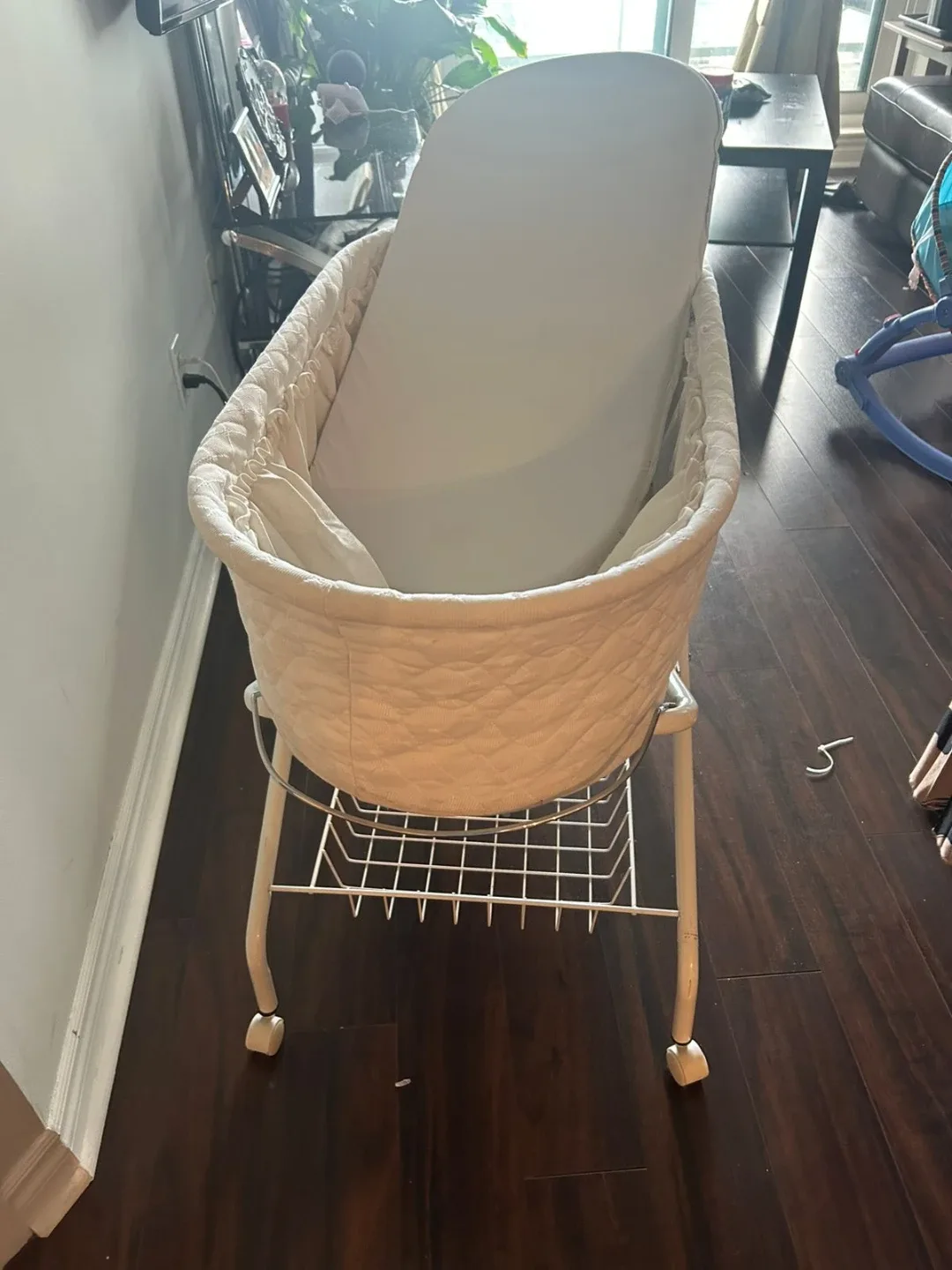 White Bassinet with Stand image indicator(2)