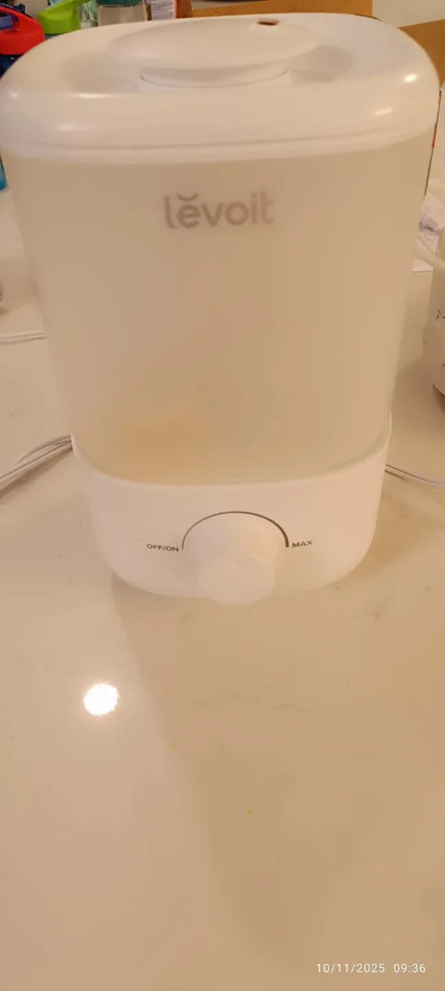 Levoit Humidifier - White thumbnail