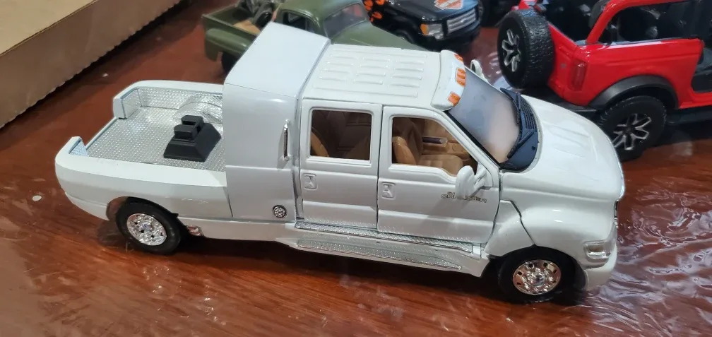 Diecast cars 1/18, 1/24 image indicator(7)