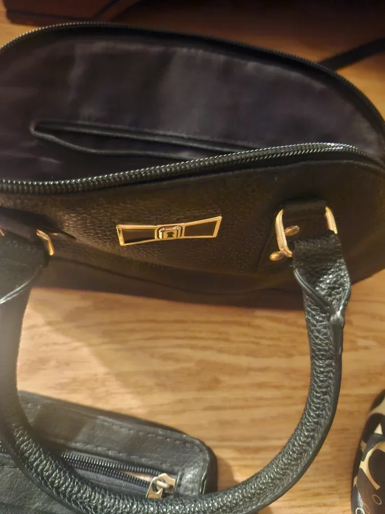 Assorted Handbags & Wallet image indicator(5)