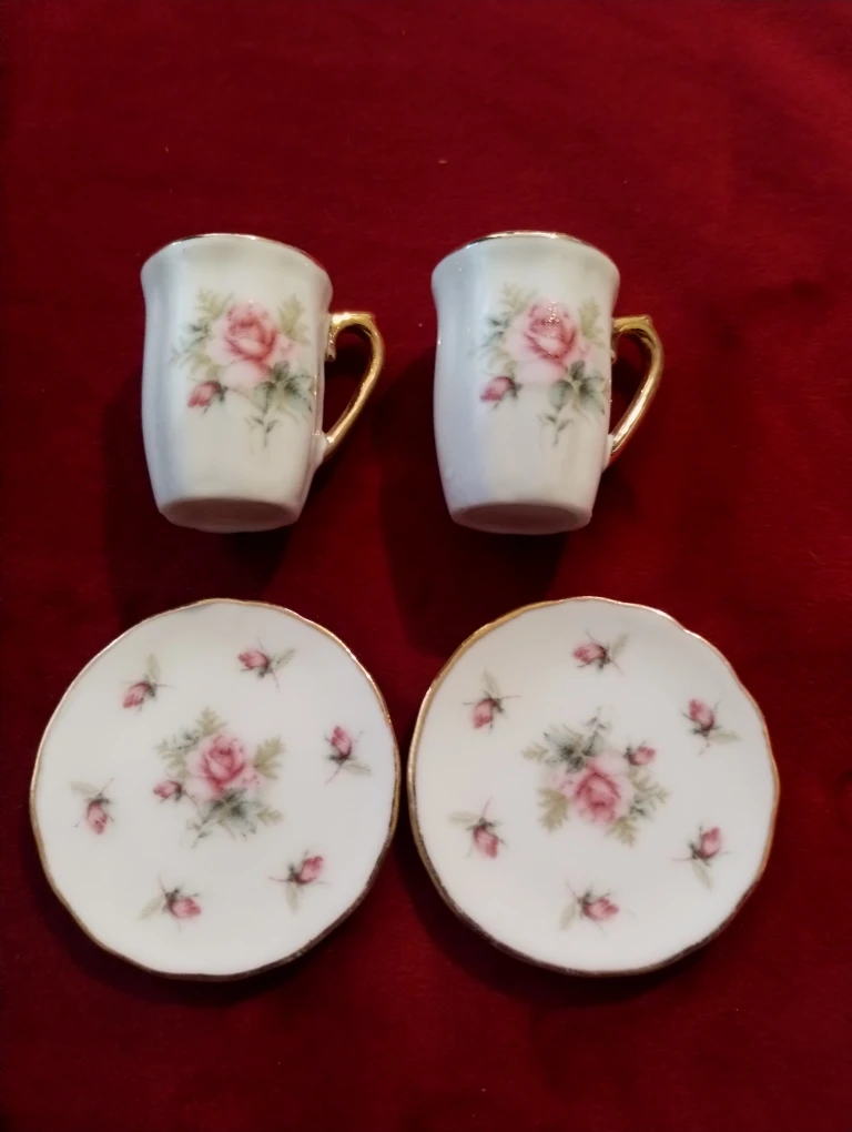 Small Vintage Floral Tea Set - photo 3