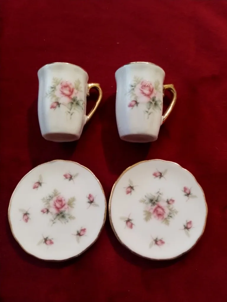 Small Vintage Floral Tea Set image indicator(3)