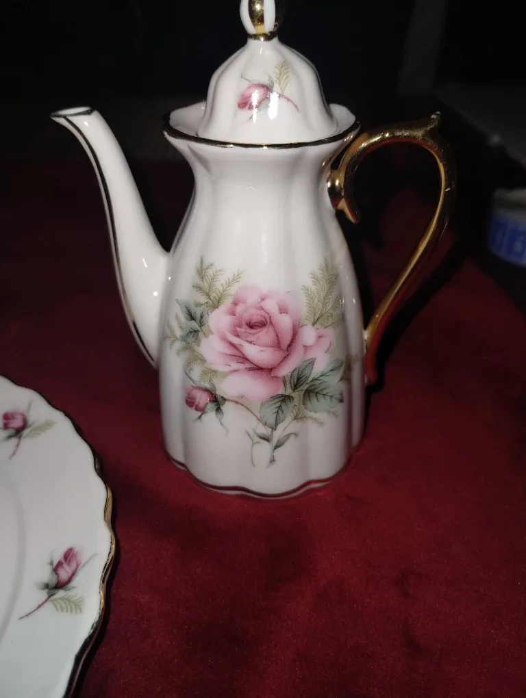 Small Vintage Floral Tea Set image indicator(7)