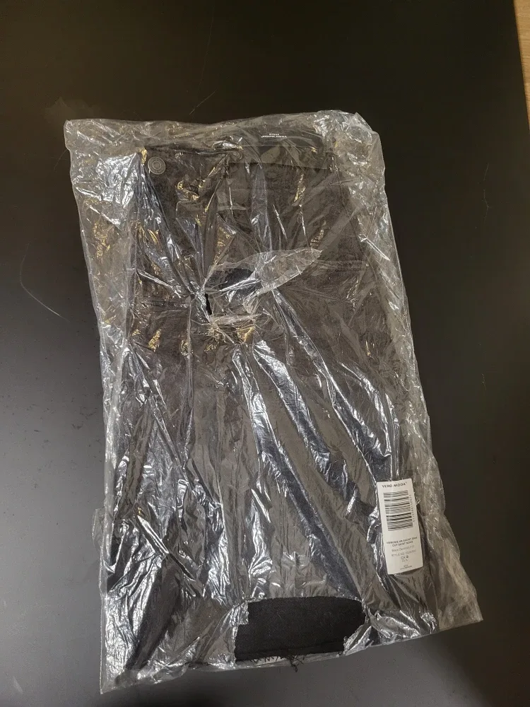 New Vero Moda Black Denim Skirt image indicator(2)