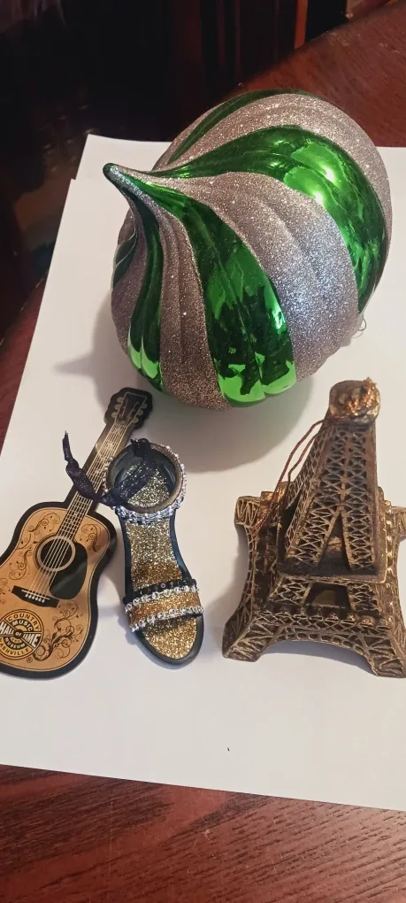 4× Christmas 🎄 Ornaments, Eiffel Tower, 👞,  guitar 🎸 image indicator(4)