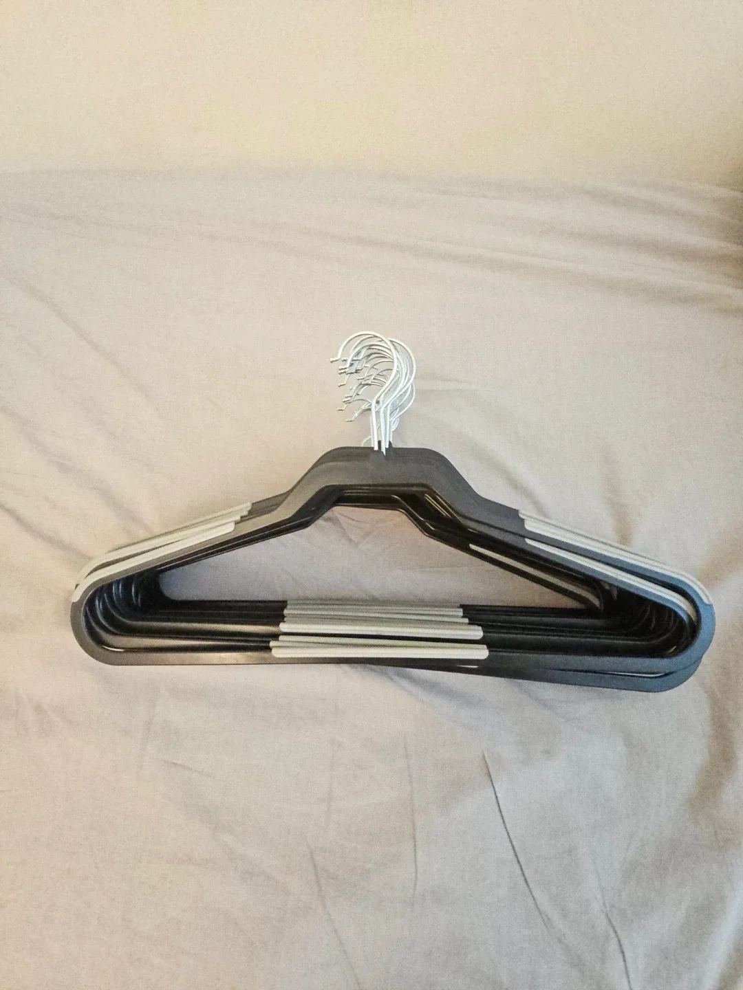 25 Clothes Hangers - Black & Grey thumbnail