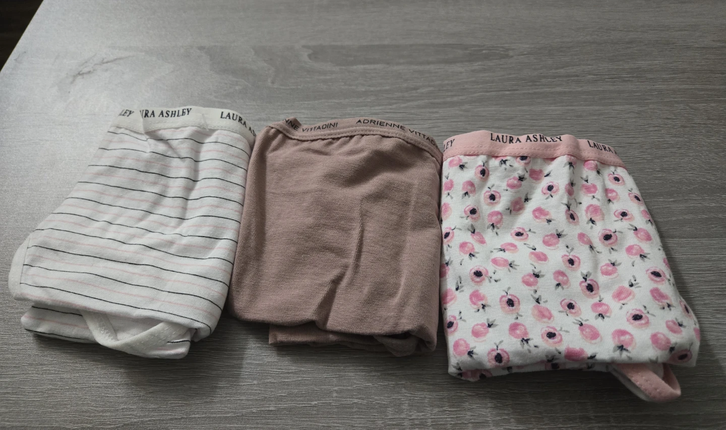 Laura Ashley Panties - Size M - 3 Pack - photo 3