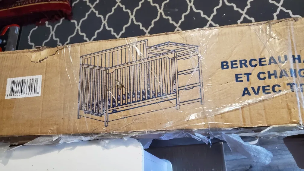 Graco Hadley 5-in-1 Convertible Crib & Changer - White image indicator(2)