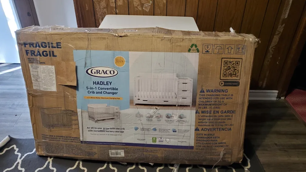 Graco Hadley 5-in-1 Convertible Crib & Changer - White image indicator(3)