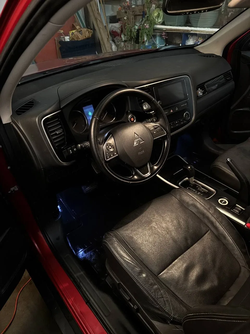 Interior / exterior detailing services image indicator(3)