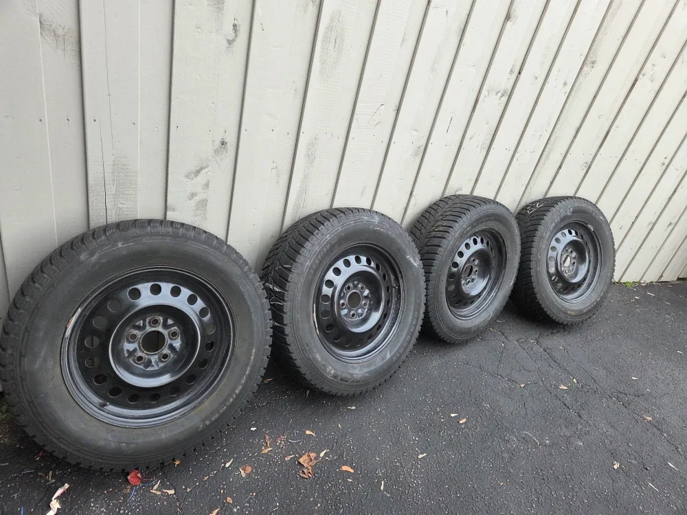 Set of 4  Winter Tires 245/65R17 image indicator(3)