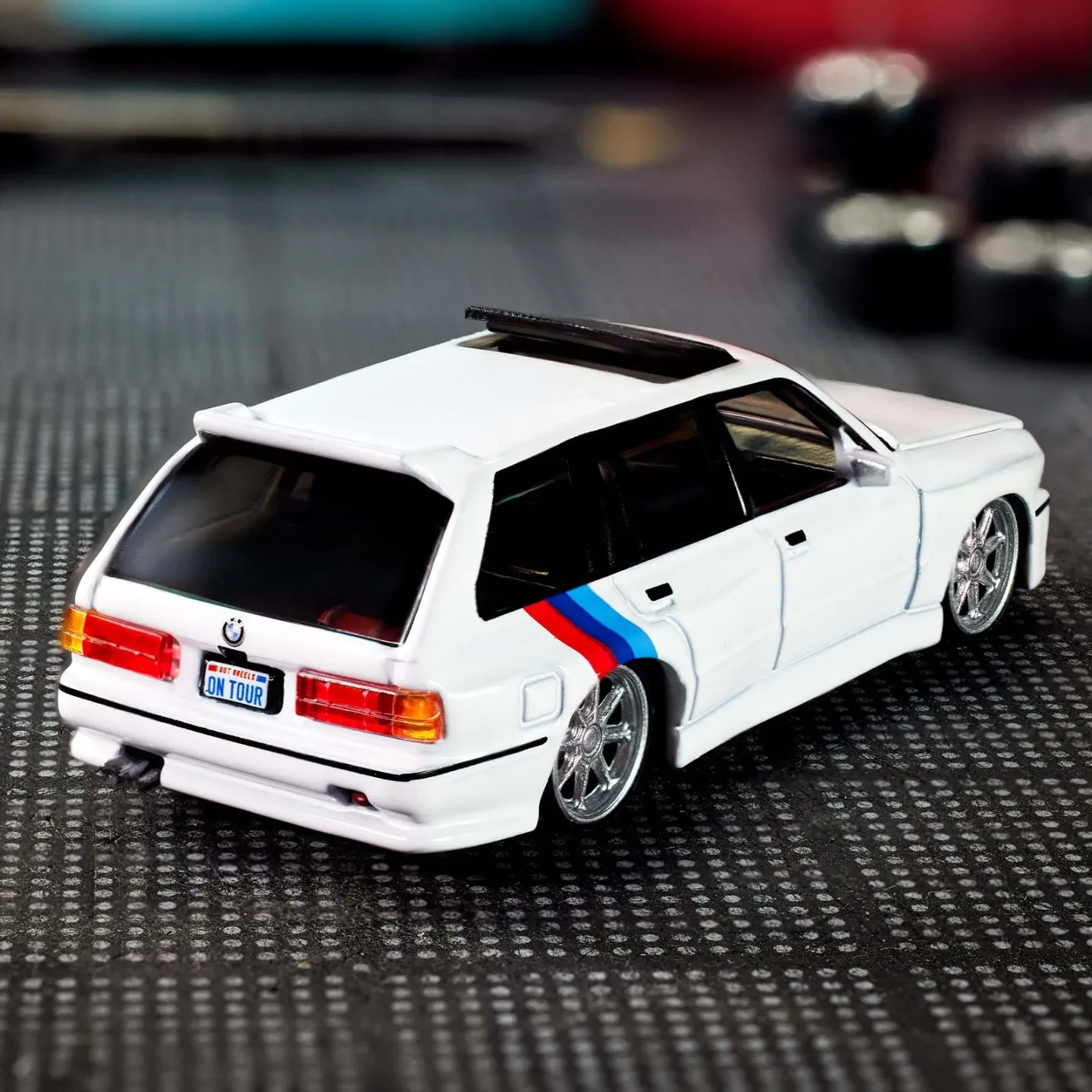 Hot Wheels BMW E30 Touring image indicator(3)