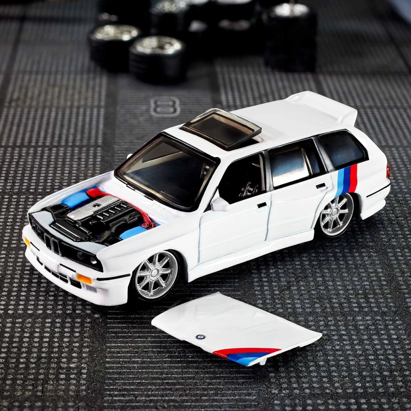 Hot Wheels BMW E30 Touring image indicator(4)