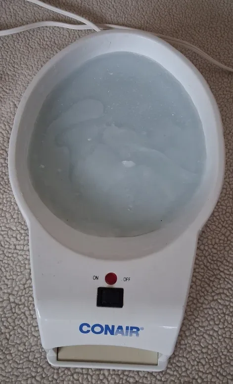 Conair Heated Paraffin Bath with Mitts image indicator(2)