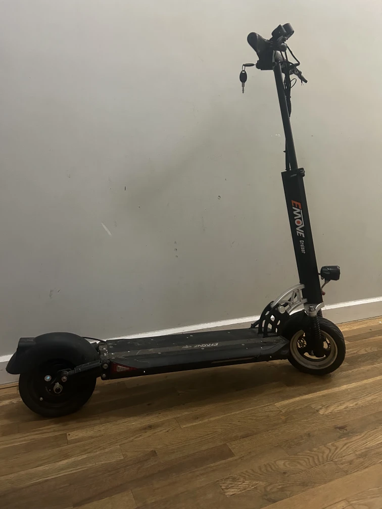 Emove cruiser scooter