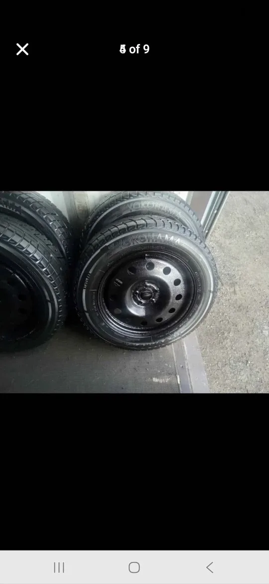 Set of 4 YOKOHAMA Winter Tires & Rims (235/65R18) 5×108 image indicator(2)