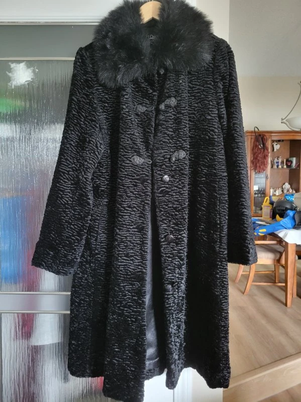 Simon Chang Women's Long Winter Coat. - photo 2