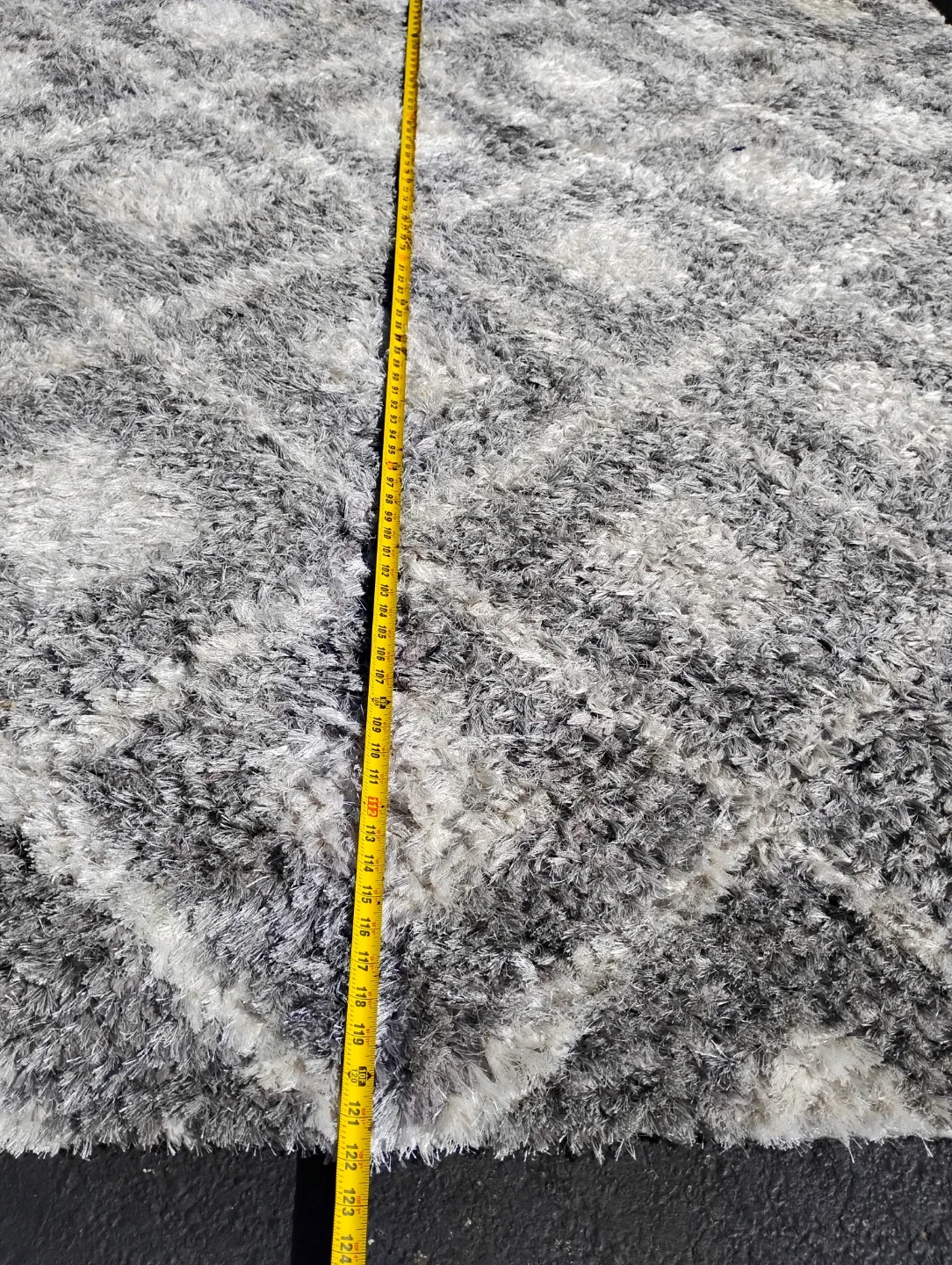 Gray & White Shag Rug (5' x 7') image indicator(9)