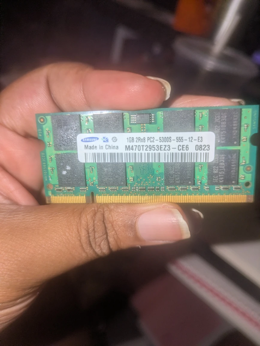 Samsung 1GB 2Rx8 PC2-5300S-555-12-E3 Memory - photo 5