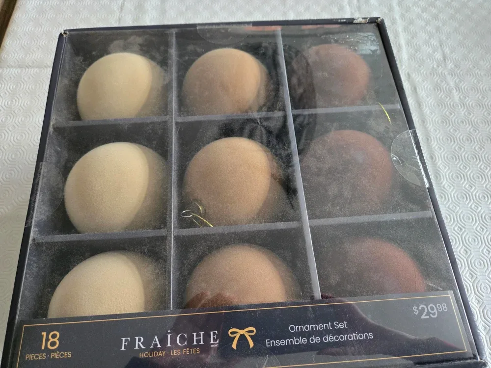 Fraiche Holiday Ornament Set - 18 Pieces