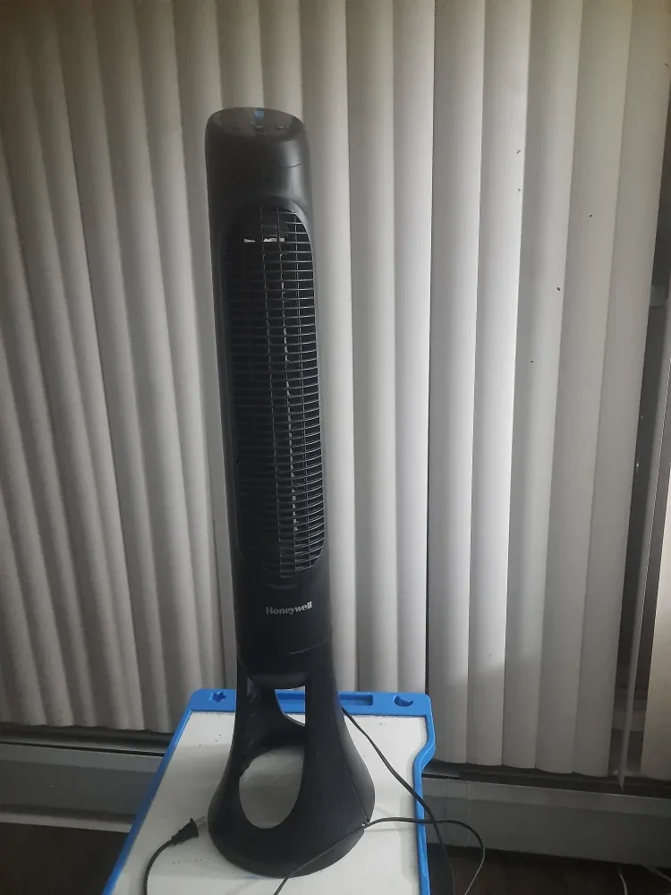Honeywell Tower Fan - Black