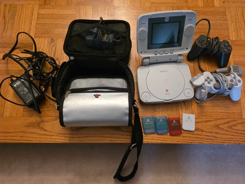 Playstation 1, chargers, 2 controllers