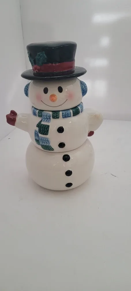 Snowman Ceramic Ensemble Salt & Pepper Shakers image indicator(9)