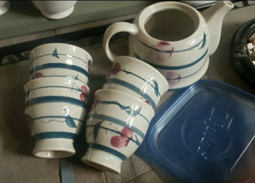 Tea Set - Teapot and Four Cups