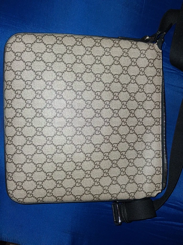 Mens Gucci Bag image indicator(5)