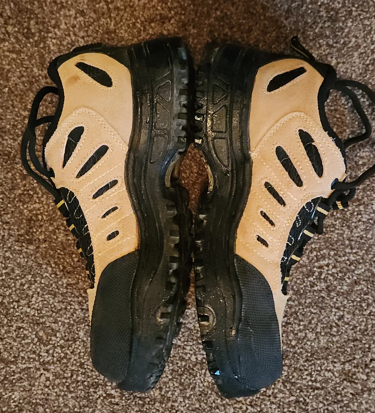 Ladies Steel-Toed Work Shoes - Size 7 and Safety Vest image indicator(2)