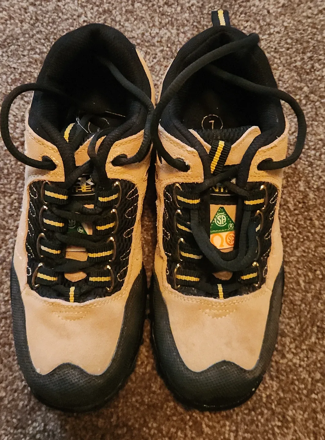 Ladies Steel-Toed Work Shoes - Size 7 and Safety Vest image indicator(3)