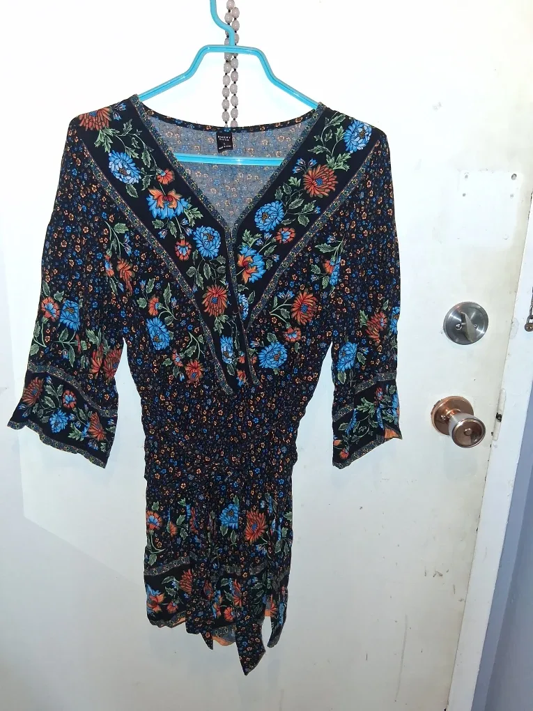 Emery Rose Floral Romper - Size L image indicator(3)