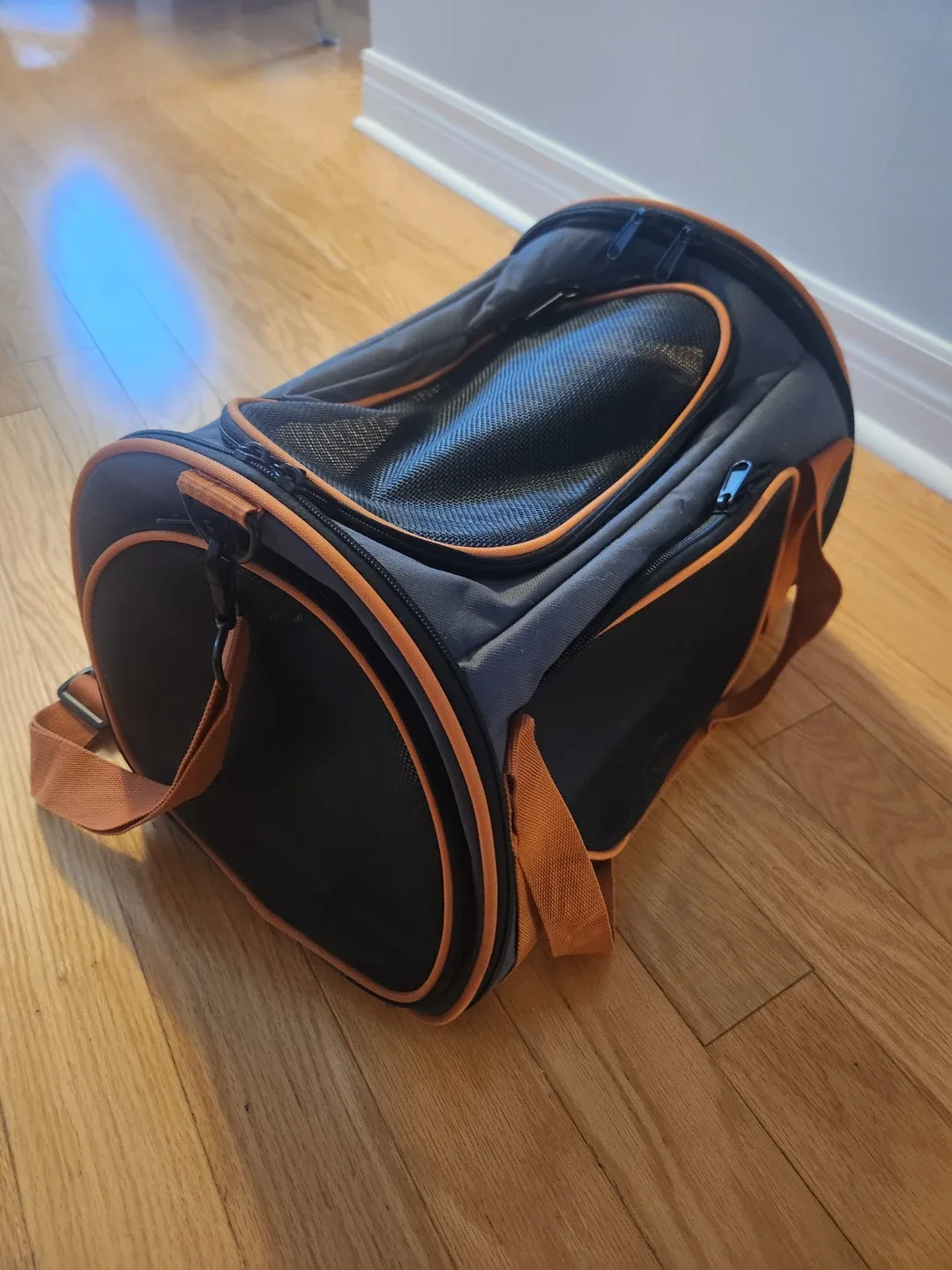 Pet Carrier - Grey & Orange image indicator(2)