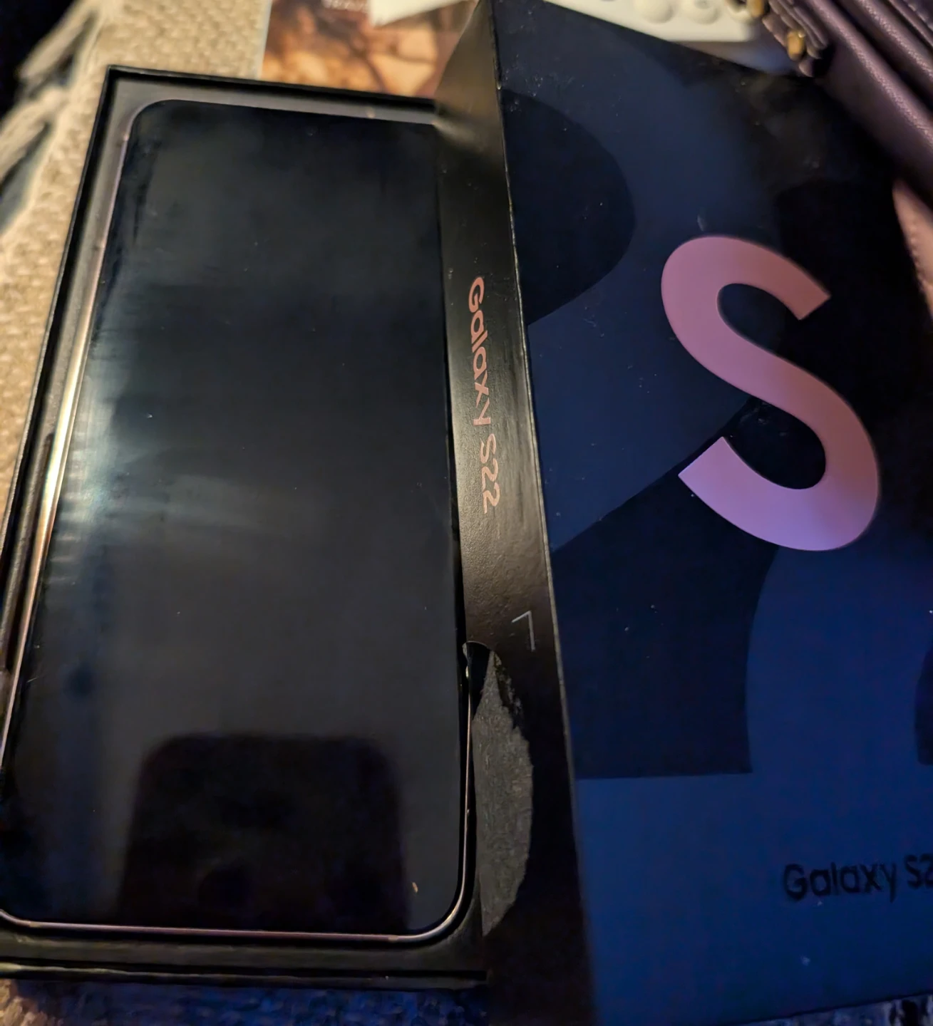 Samsung Galaxy S22 - Like New!