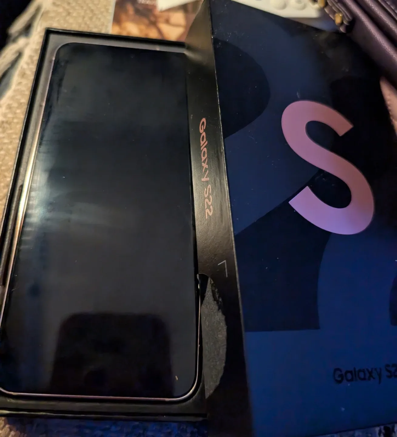 Samsung Galaxy S22 - Like New!