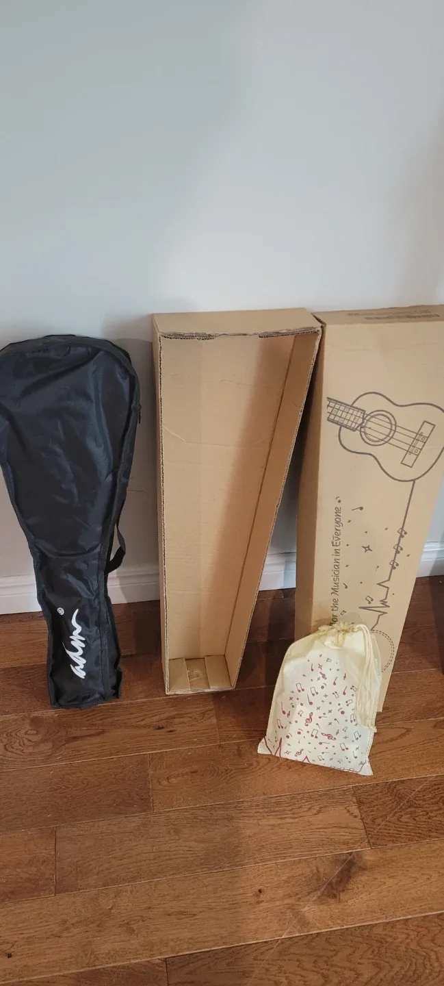 Aklot Ukulele with Case image indicator(2)