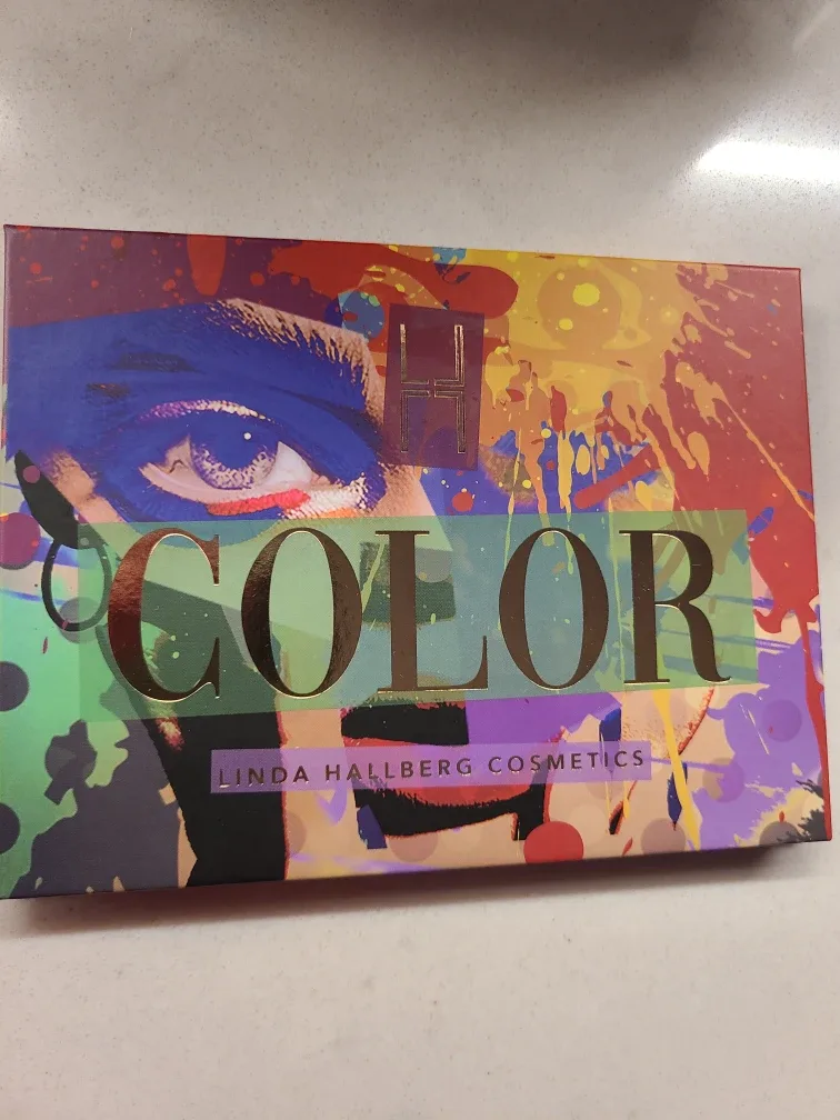 Linda Hallberg Color Palette image indicator(3)