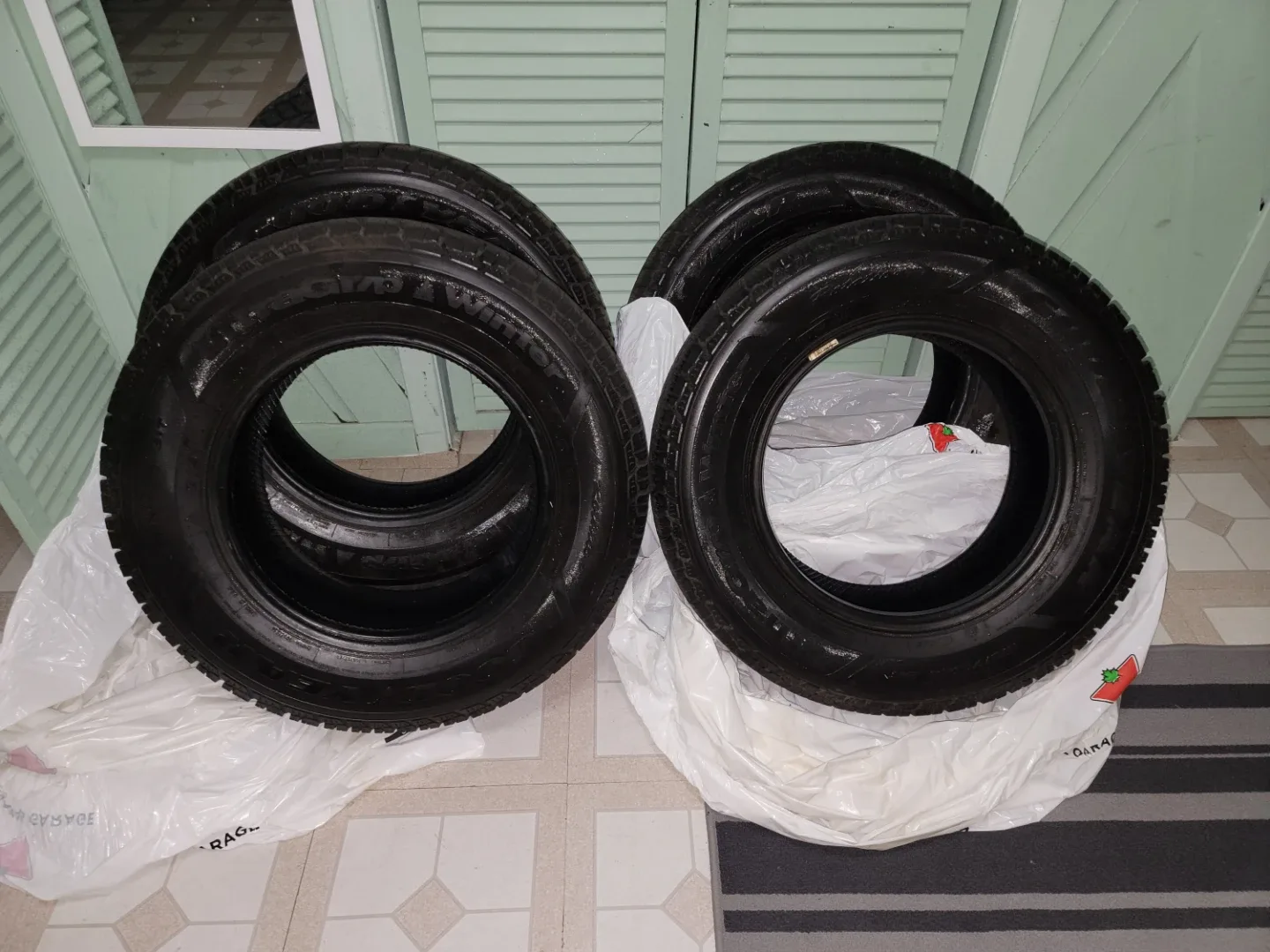 Goodyear Ultra Grip Winter Tires - 195/70R14 image indicator(3)