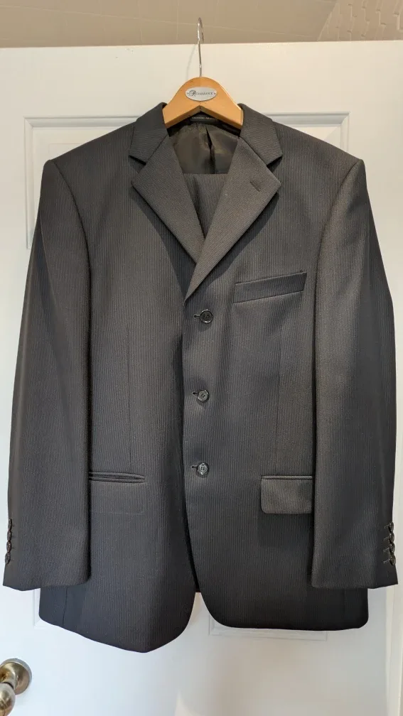 3 Giorgio Armani Suits image indicator(3)