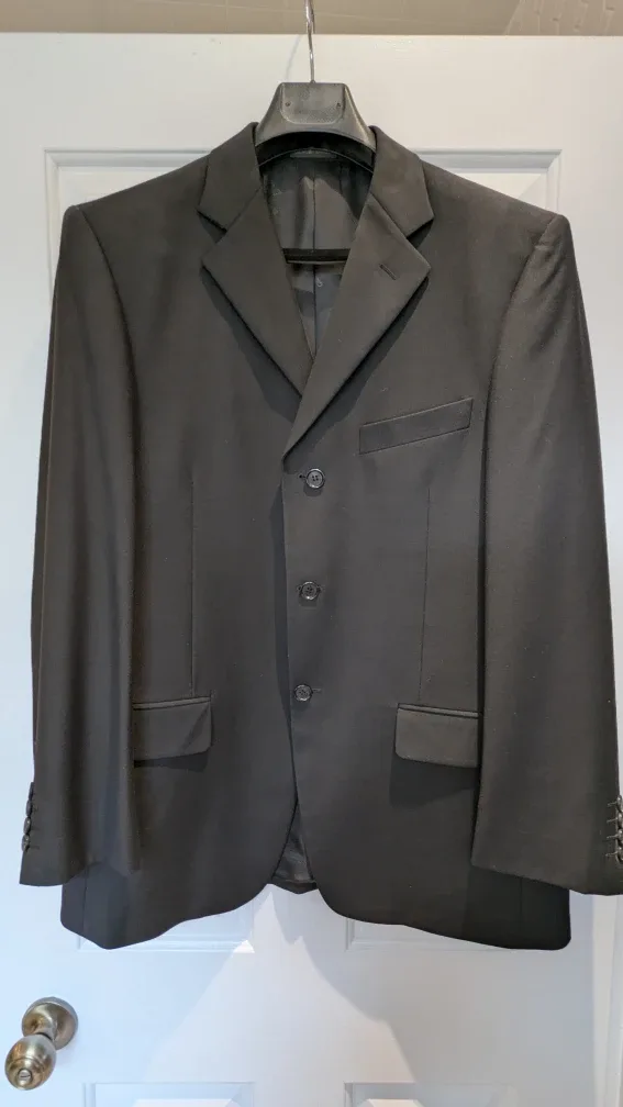 3 Giorgio Armani Suits image indicator(2)